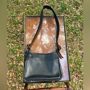 SOLD!! Vintage Coach Black Messenger Crossbody Bag Made In USA 90s Classic